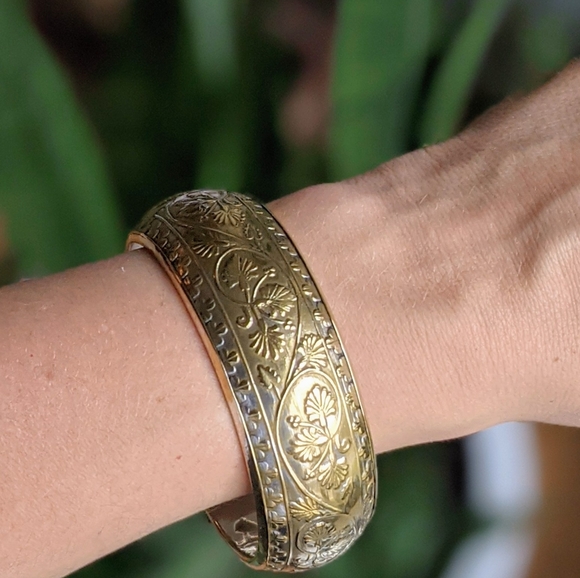 Leaf Pattern Bracelet - Picture 2 of 4